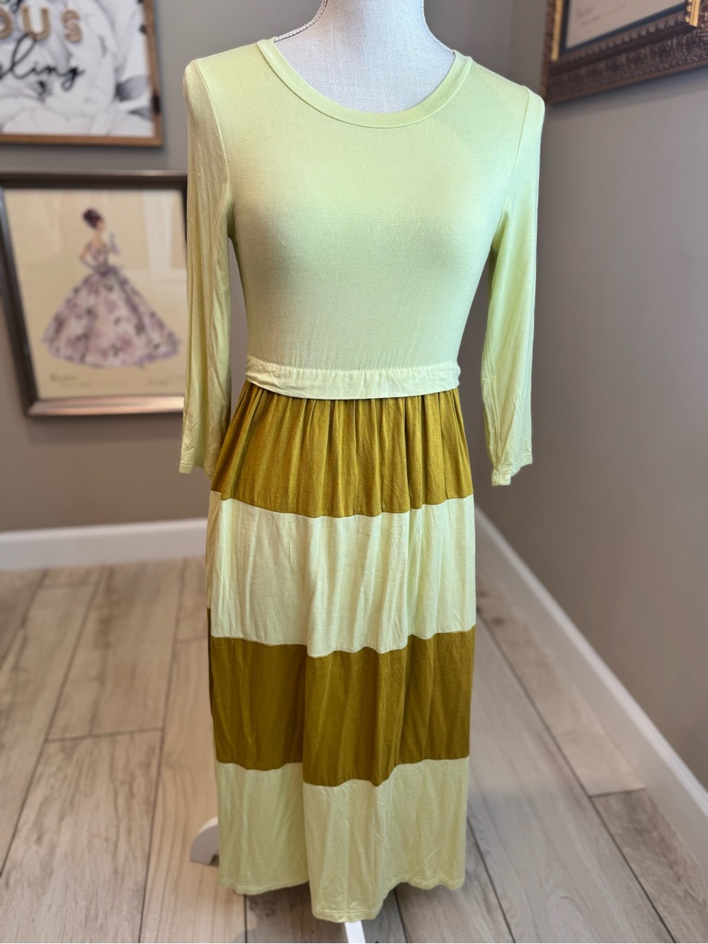 Boutique Flamingo Urban Striped Yellow and Gold Midi Dress